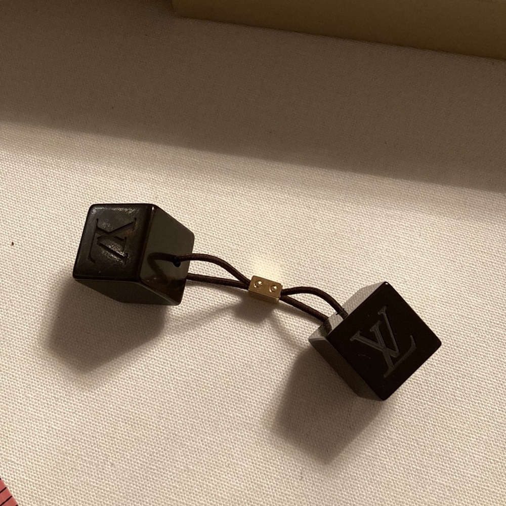 Louis Vuitton hair tie - Picture 2 of 4